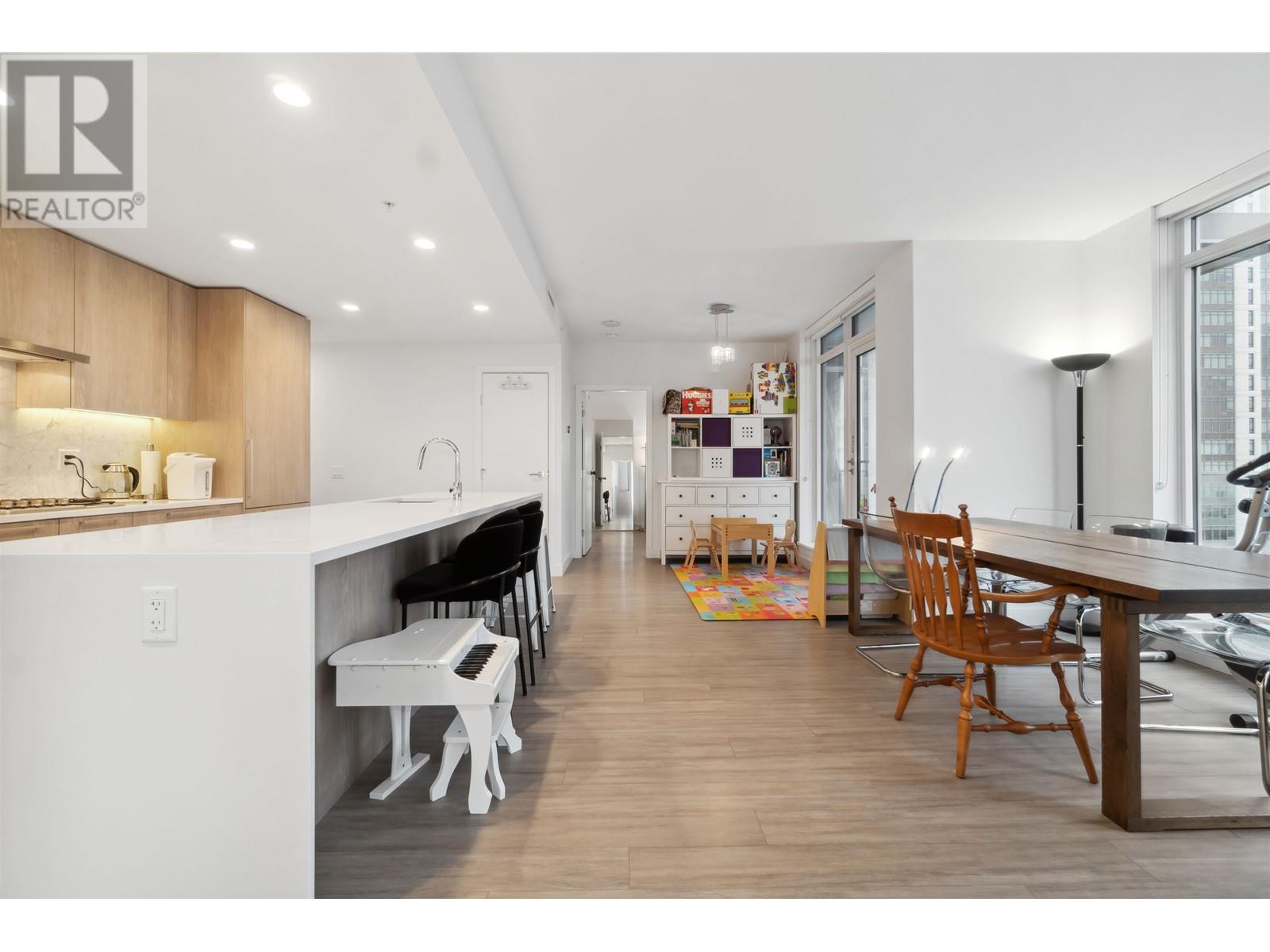 Listing Picture 7 of 32 : 2001 6398 SILVER AVENUE, Burnaby / 本拿比 - 魯藝地產 Yvonne Lu Group - MLS Medallion Club Member