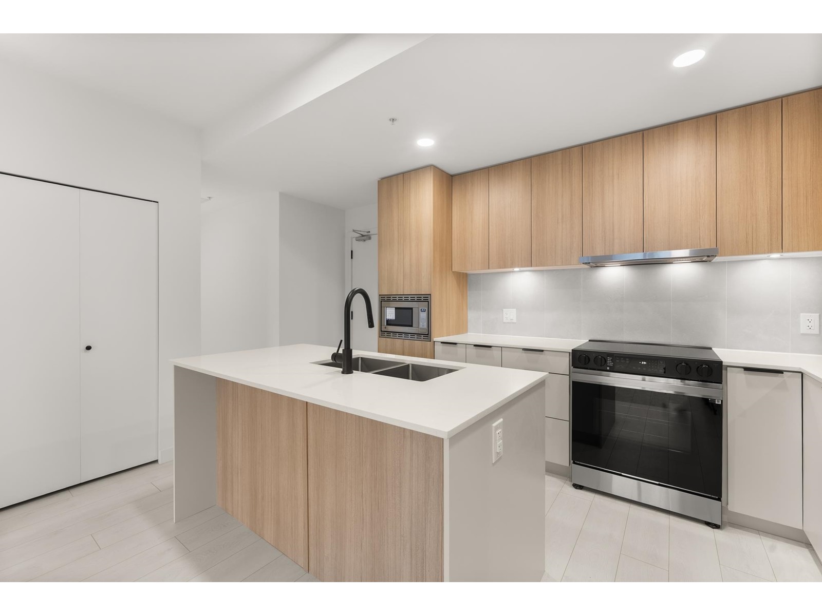 527 9456 134 Street, Surrey, British Columbia  V3V 0G8 - Photo 11 - R2971478