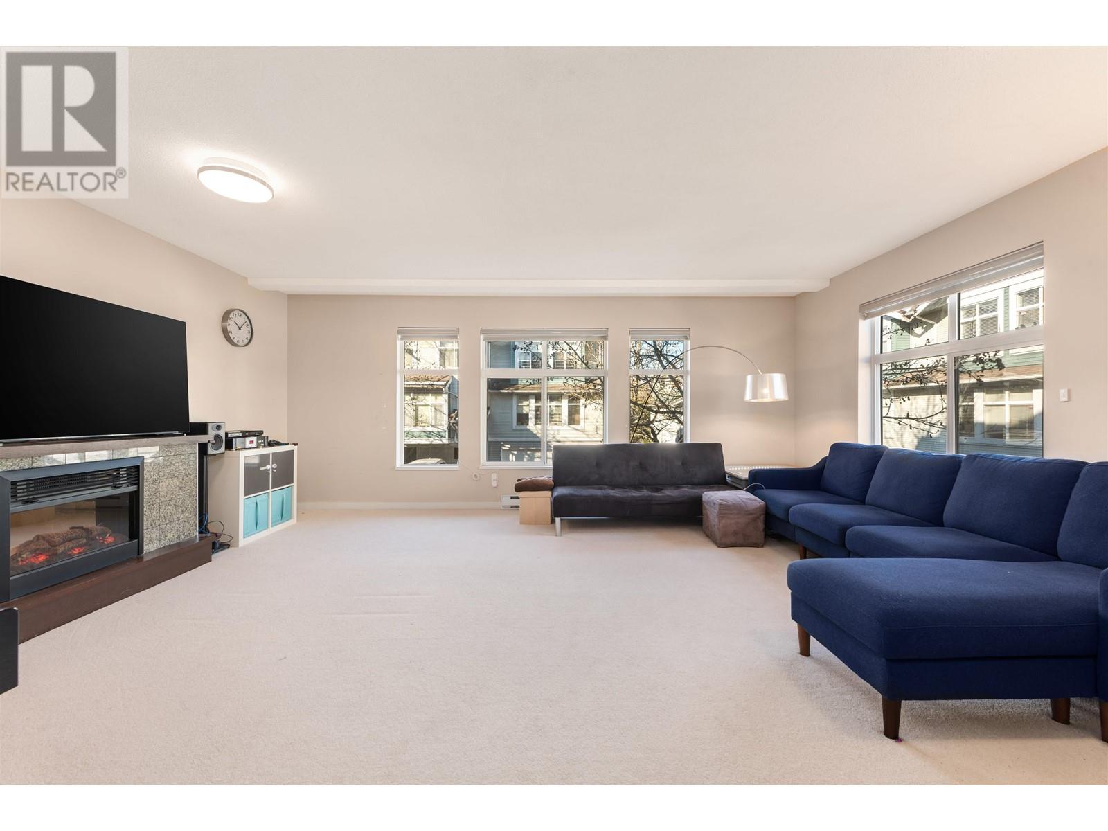 Listing Picture 2 of 38 : 23 9533 GRANVILLE AVENUE, Richmond / 烈治文 - 魯藝地產 Yvonne Lu Group - MLS Medallion Club Member