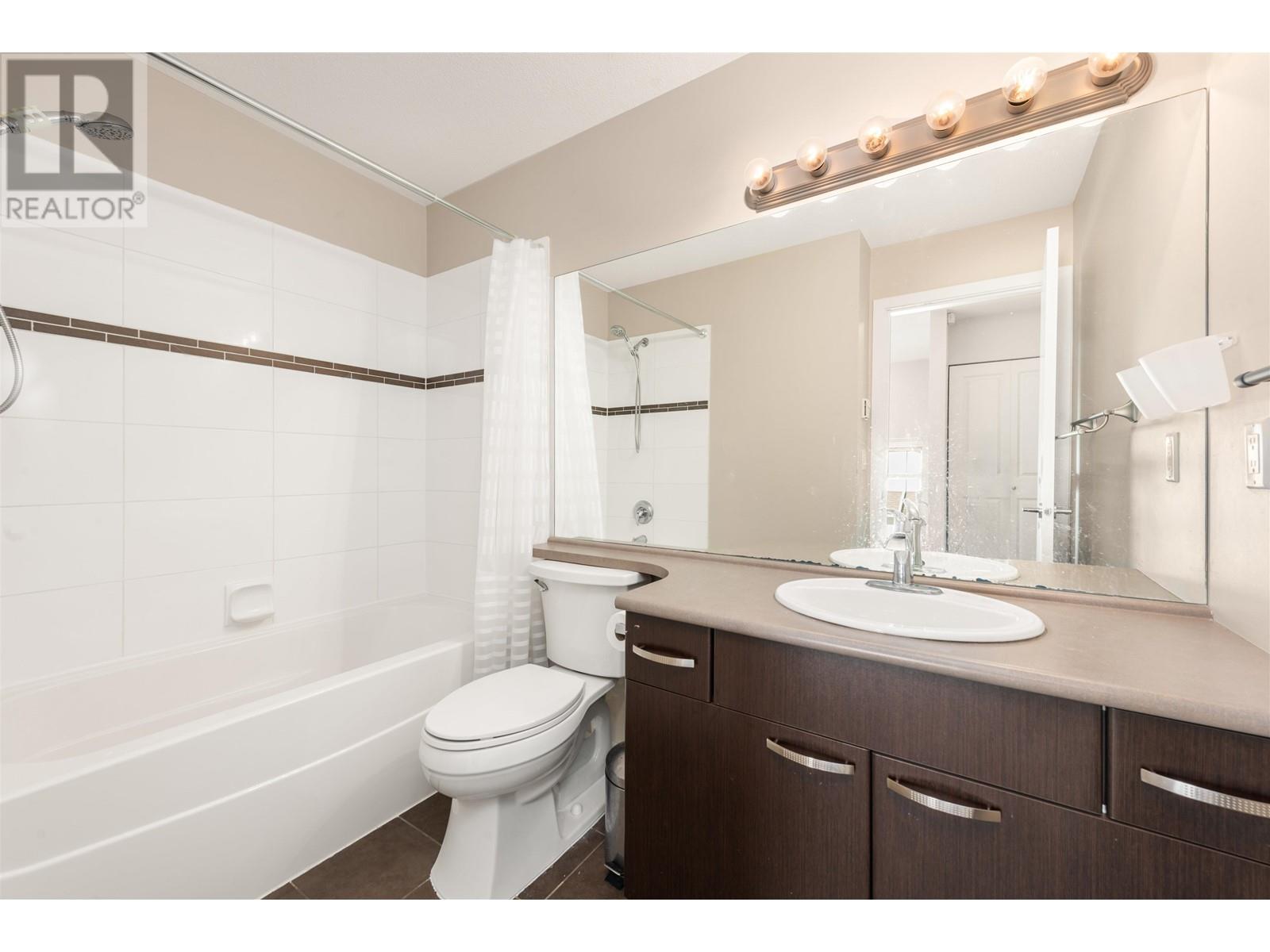 Listing Picture 23 of 38 : 23 9533 GRANVILLE AVENUE, Richmond / 烈治文 - 魯藝地產 Yvonne Lu Group - MLS Medallion Club Member