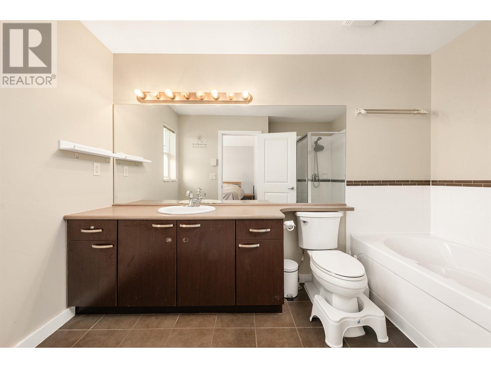 Listing Picture 19 of 38 : 23 9533 GRANVILLE AVENUE, Richmond / 烈治文 - 魯藝地產 Yvonne Lu Group - MLS Medallion Club Member
