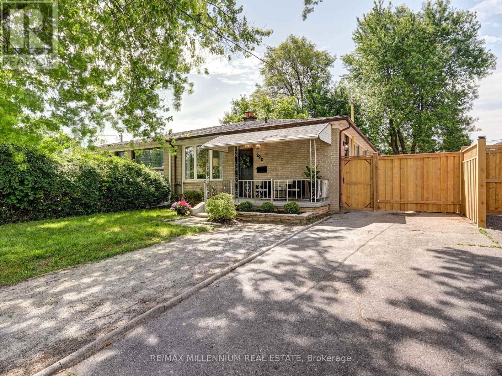 220 BEECHY DRIVE, Richmond Hill, Ontario