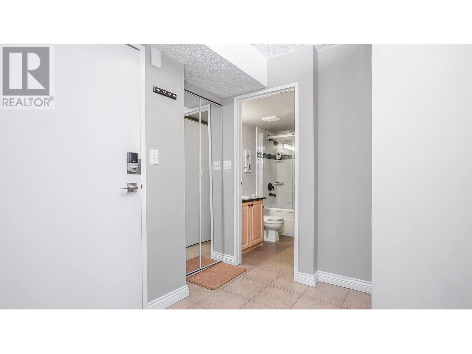 Listing Picture 14 of 40 : 1101 9541 ERICKSON DRIVE, Burnaby / 本拿比 - 魯藝地產 Yvonne Lu Group - MLS Medallion Club Member