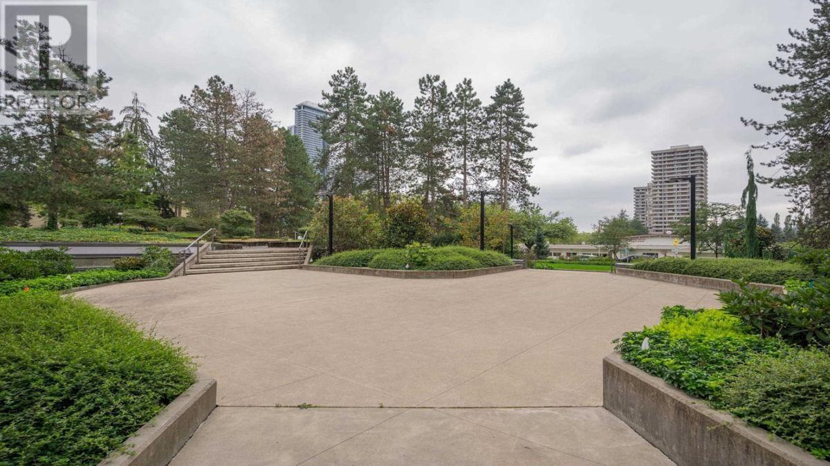 Listing Picture 39 of 40 : 1101 9541 ERICKSON DRIVE, Burnaby / 本拿比 - 魯藝地產 Yvonne Lu Group - MLS Medallion Club Member