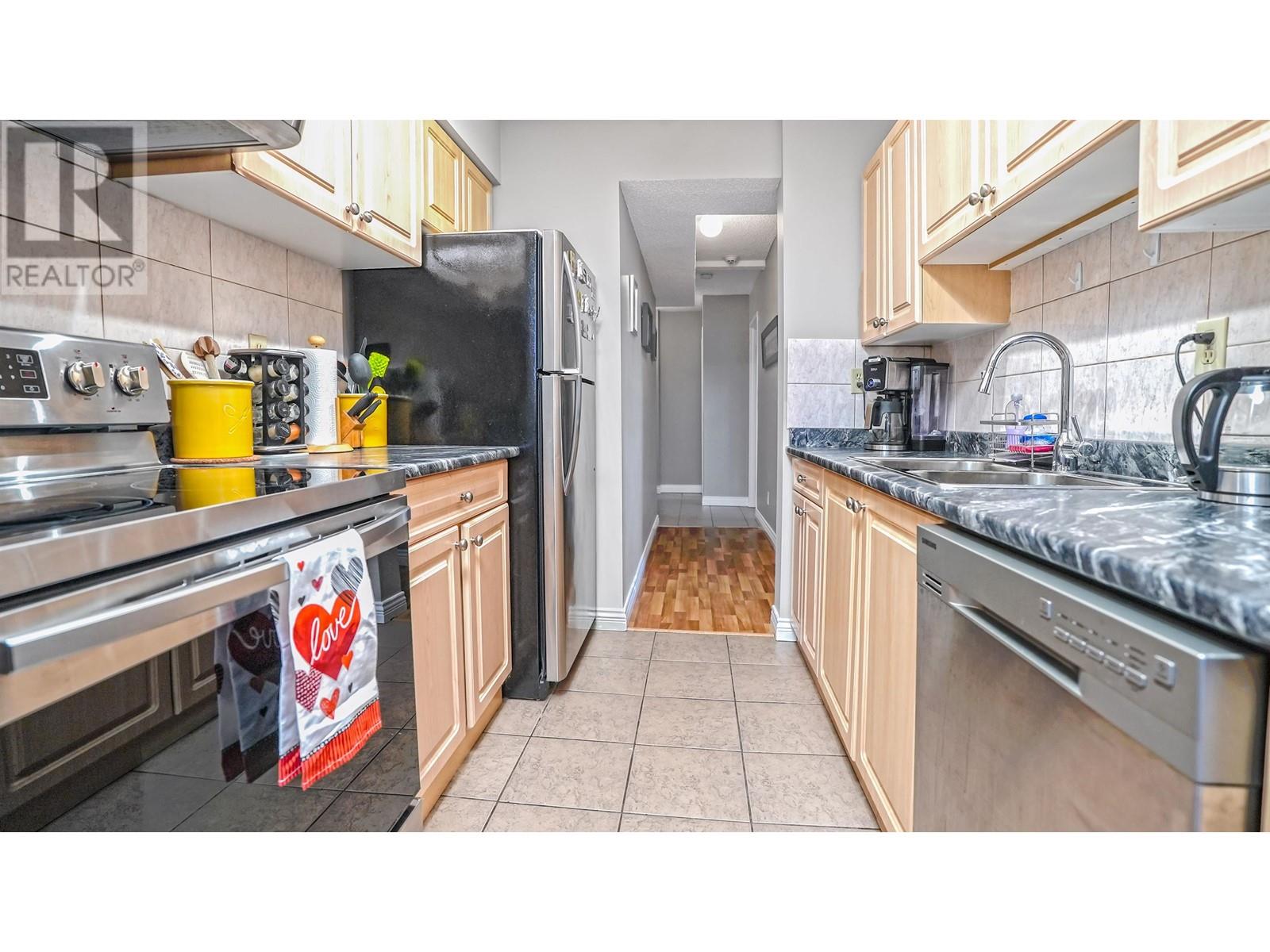 Listing Picture 7 of 40 : 1101 9541 ERICKSON DRIVE, Burnaby / 本拿比 - 魯藝地產 Yvonne Lu Group - MLS Medallion Club Member