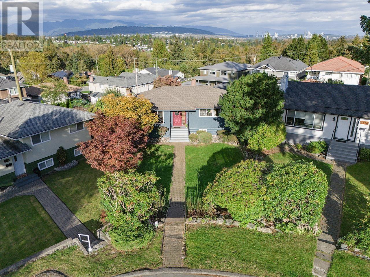 4667 Charlotte Court, Burnaby, British Columbia  V5G 2V1 - Photo 2 - R2971635