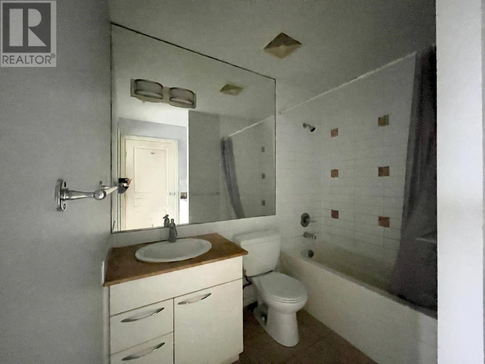 Listing Picture 8 of 11 : 210 4028 KNIGHT STREET, Vancouver / 溫哥華 - 魯藝地產 Yvonne Lu Group - MLS Medallion Club Member