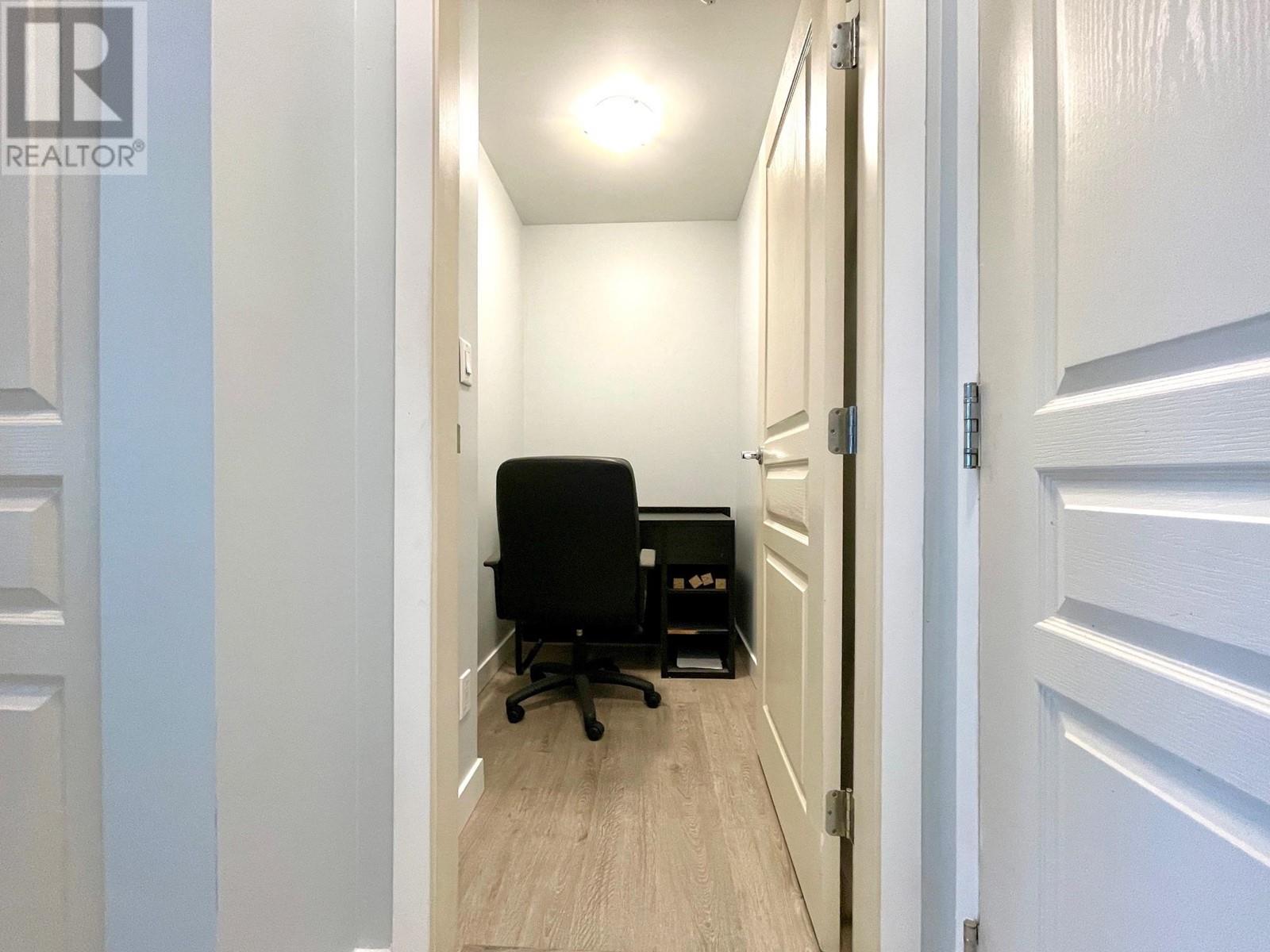 Listing Picture 5 of 11 : 210 4028 KNIGHT STREET, Vancouver / 溫哥華 - 魯藝地產 Yvonne Lu Group - MLS Medallion Club Member