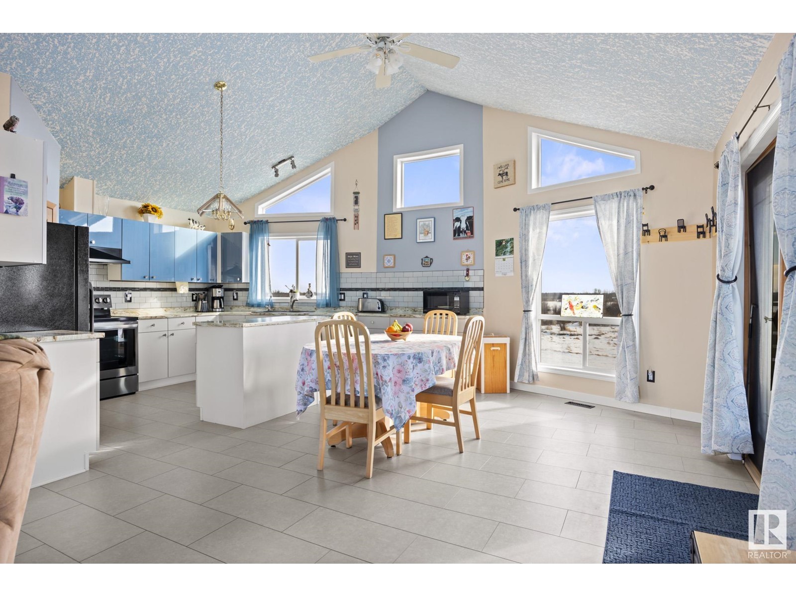 Property at 27121B TWP ROAD 534 image 3