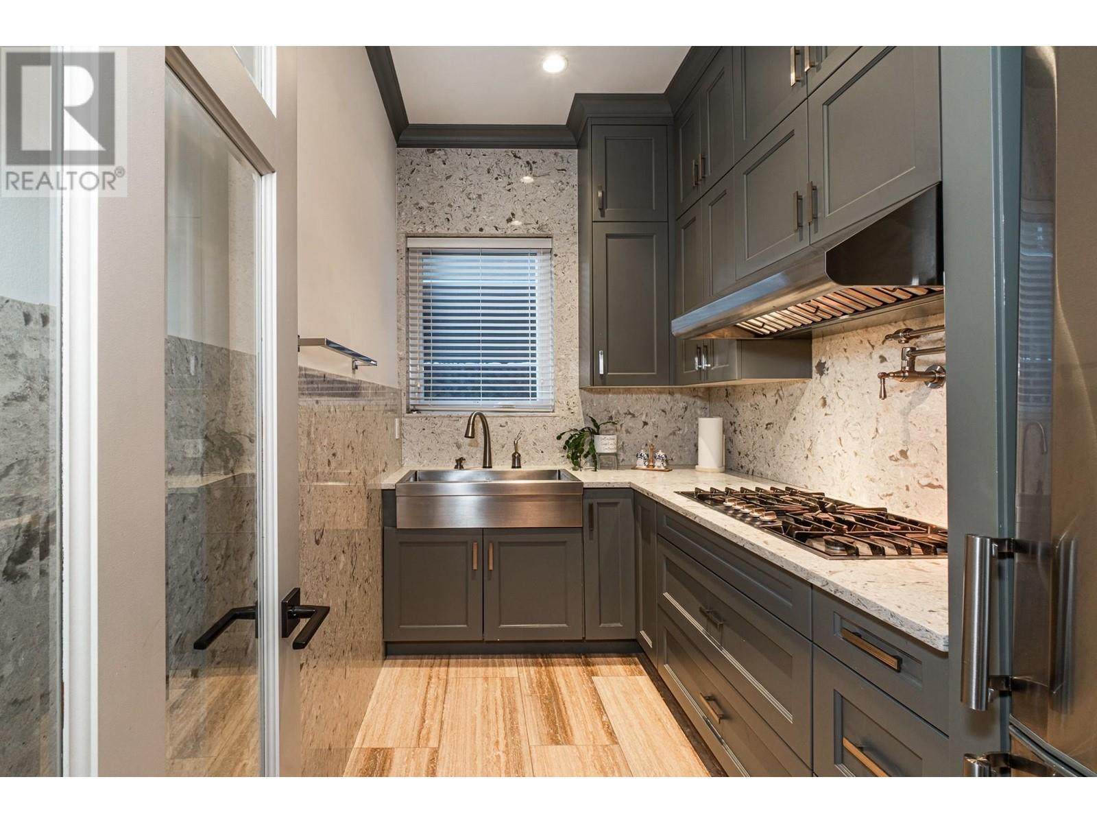 Listing Picture 16 of 38 : 8100 ROBINSON ROAD, Richmond / 烈治文 - 魯藝地產 Yvonne Lu Group - MLS Medallion Club Member