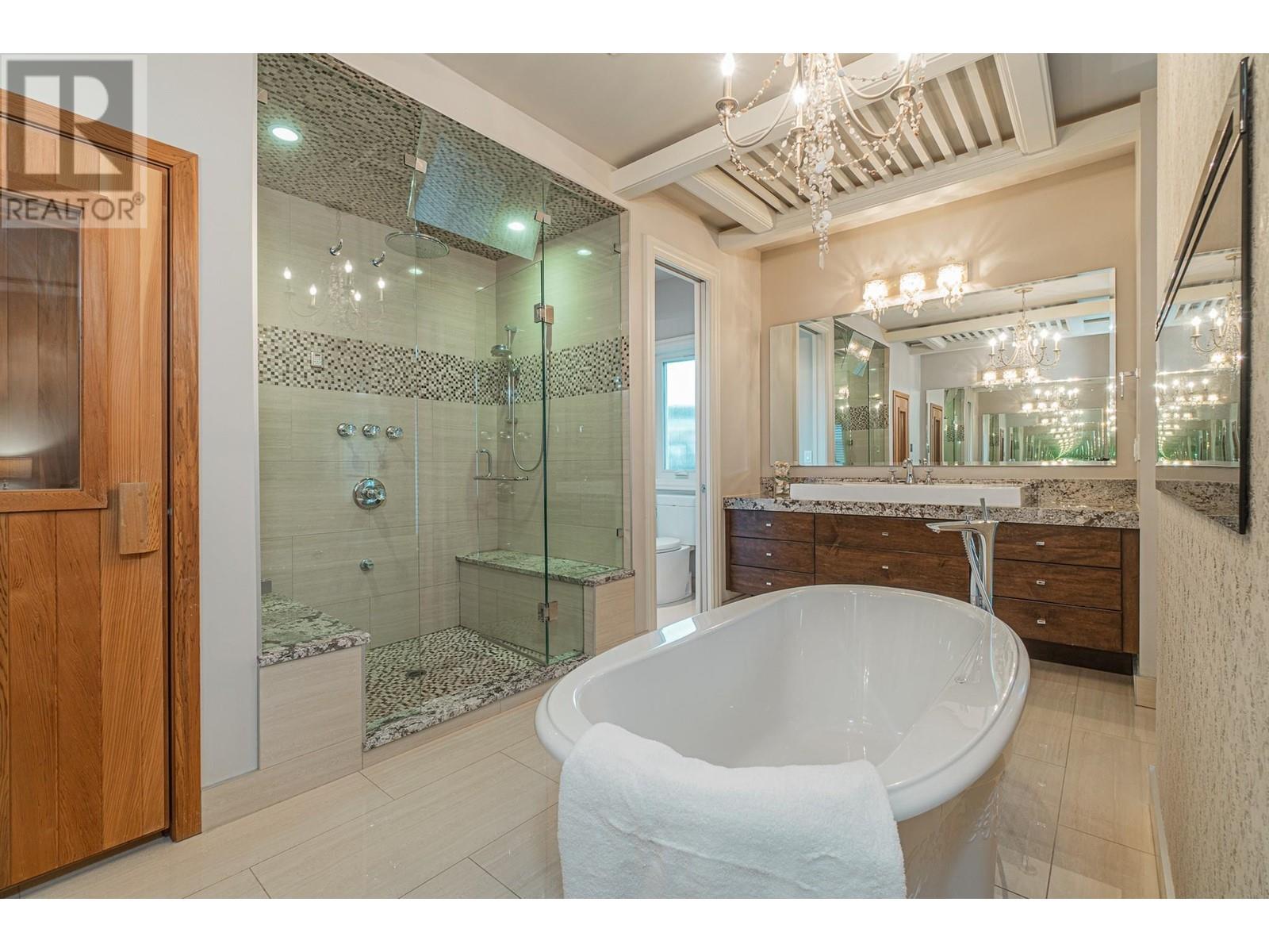 Listing Picture 21 of 38 : 8100 ROBINSON ROAD, Richmond / 烈治文 - 魯藝地產 Yvonne Lu Group - MLS Medallion Club Member