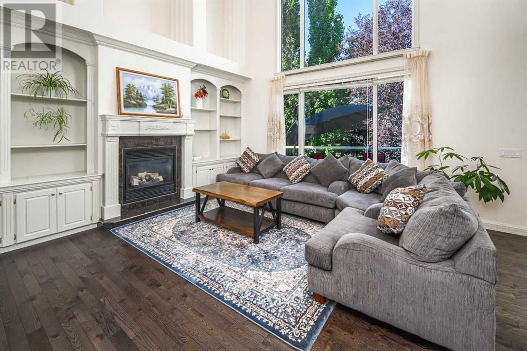 Property at 15 Canso Green SW image 1