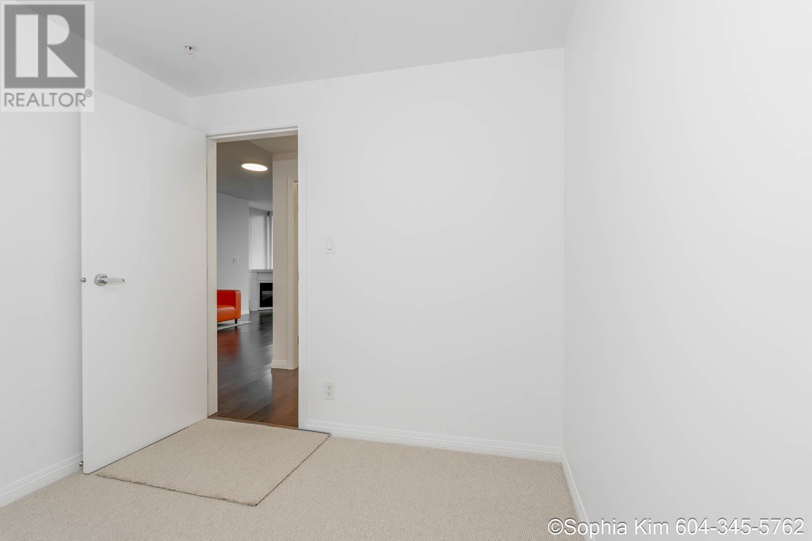 2004 188 E Esplanade, North Vancouver, British Columbia  V7L 4Y1 - Photo 33 - R2950200