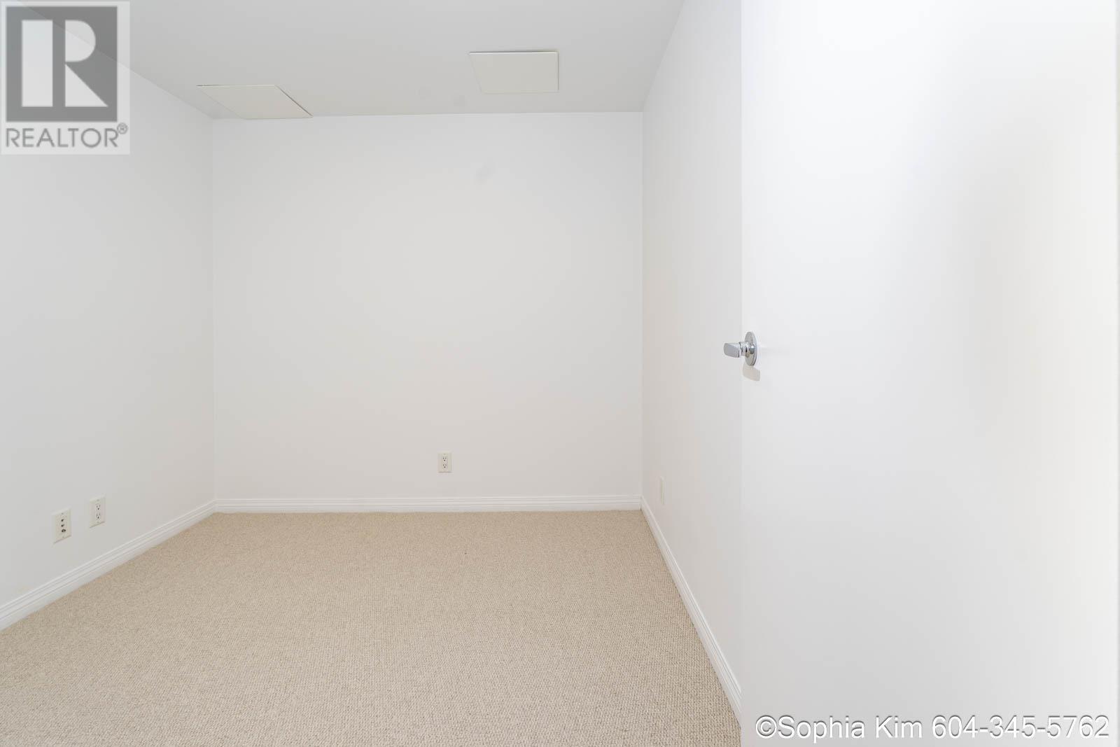 2004 188 E Esplanade, North Vancouver, British Columbia  V7L 4Y1 - Photo 32 - R2950200