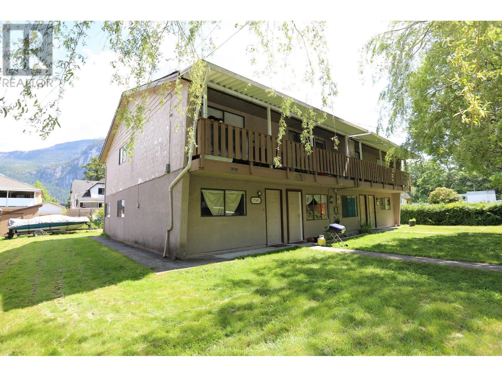 37962 Sixth Avenue, Squamish, British Columbia  V0N 3G0 - Photo 5 - R2971655