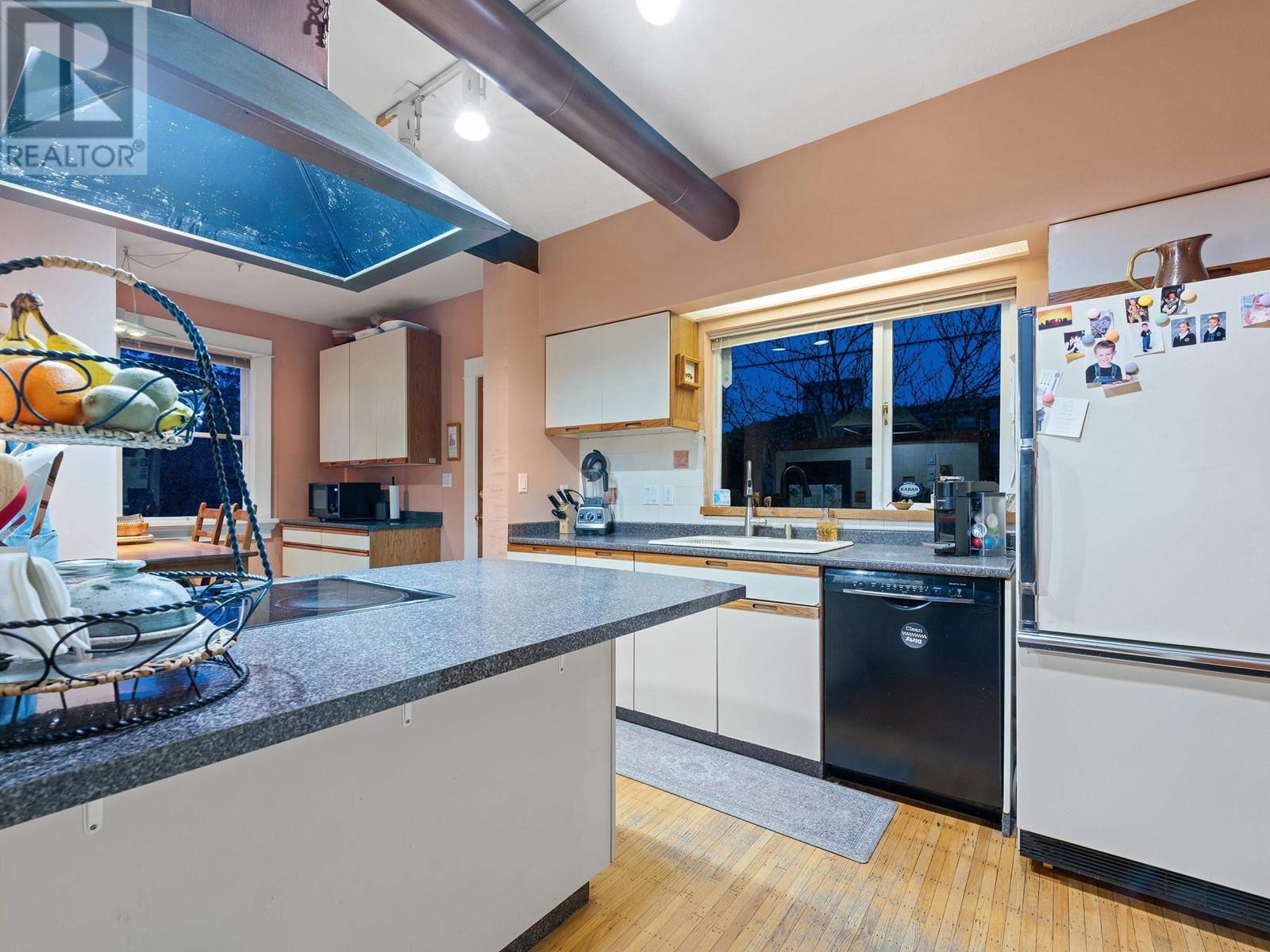 194 E Osborne Road, North Vancouver, British Columbia  V7N 1L9 - Photo 12 - R2971659
