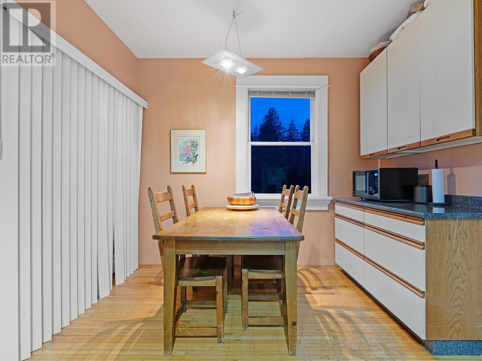194 E Osborne Road, North Vancouver, British Columbia  V7N 1L9 - Photo 13 - R2971659