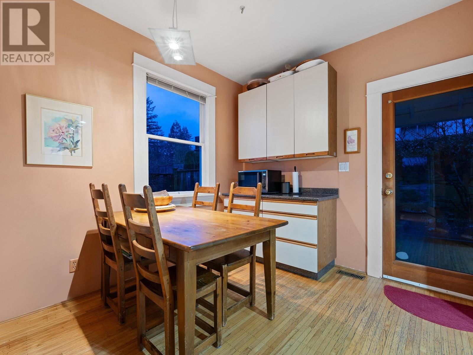 194 E Osborne Road, North Vancouver, British Columbia  V7N 1L9 - Photo 16 - R2971659