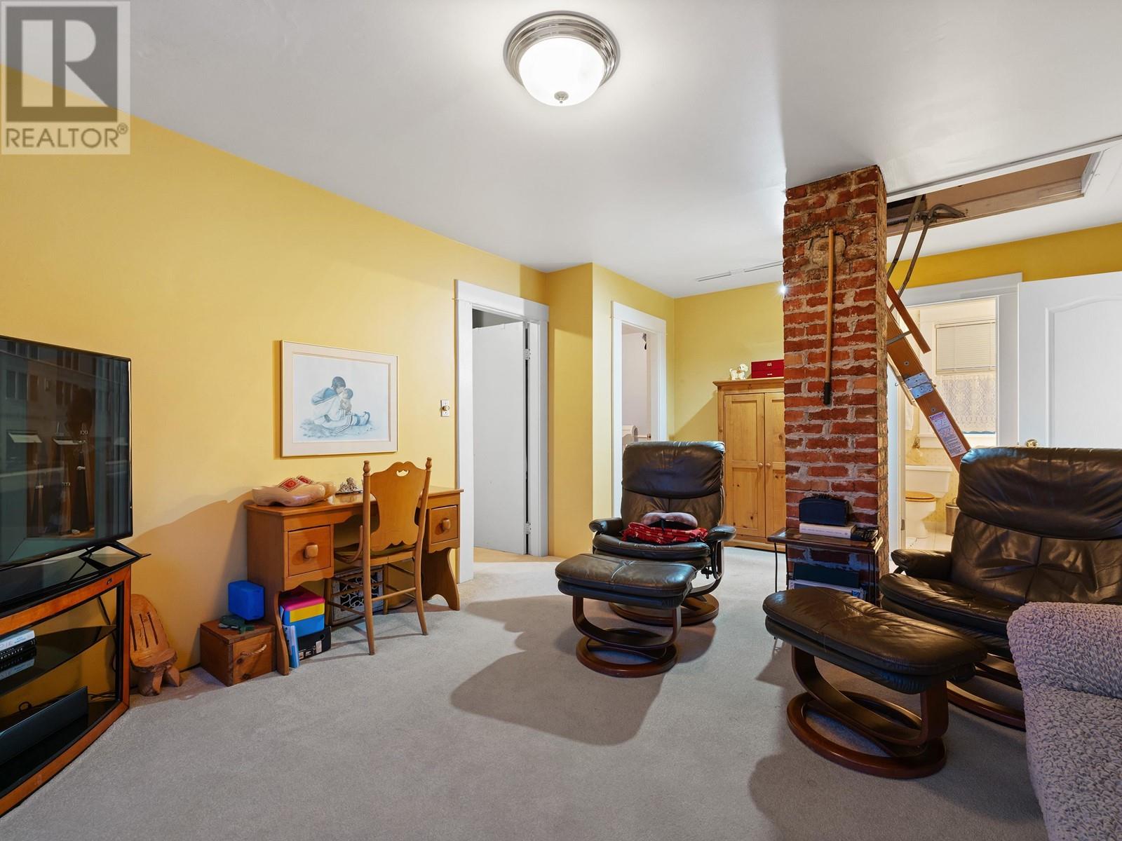 194 E Osborne Road, North Vancouver, British Columbia  V7N 1L9 - Photo 18 - R2971659