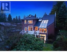194 E OSBORNE ROAD, North Vancouver, British Columbia