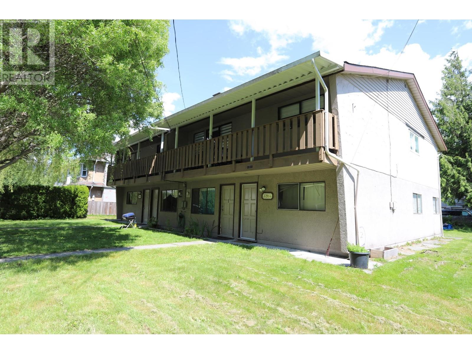 37962 Sixth Avenue, Squamish, British Columbia  V0N 3G0 - Photo 2 - C8067063