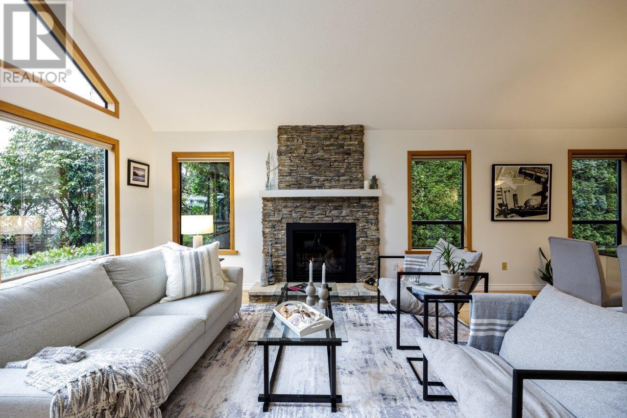 1611 Lockehaven Road, North Vancouver, British Columbia  V7G 2H3 - Photo 6 - R2968809
