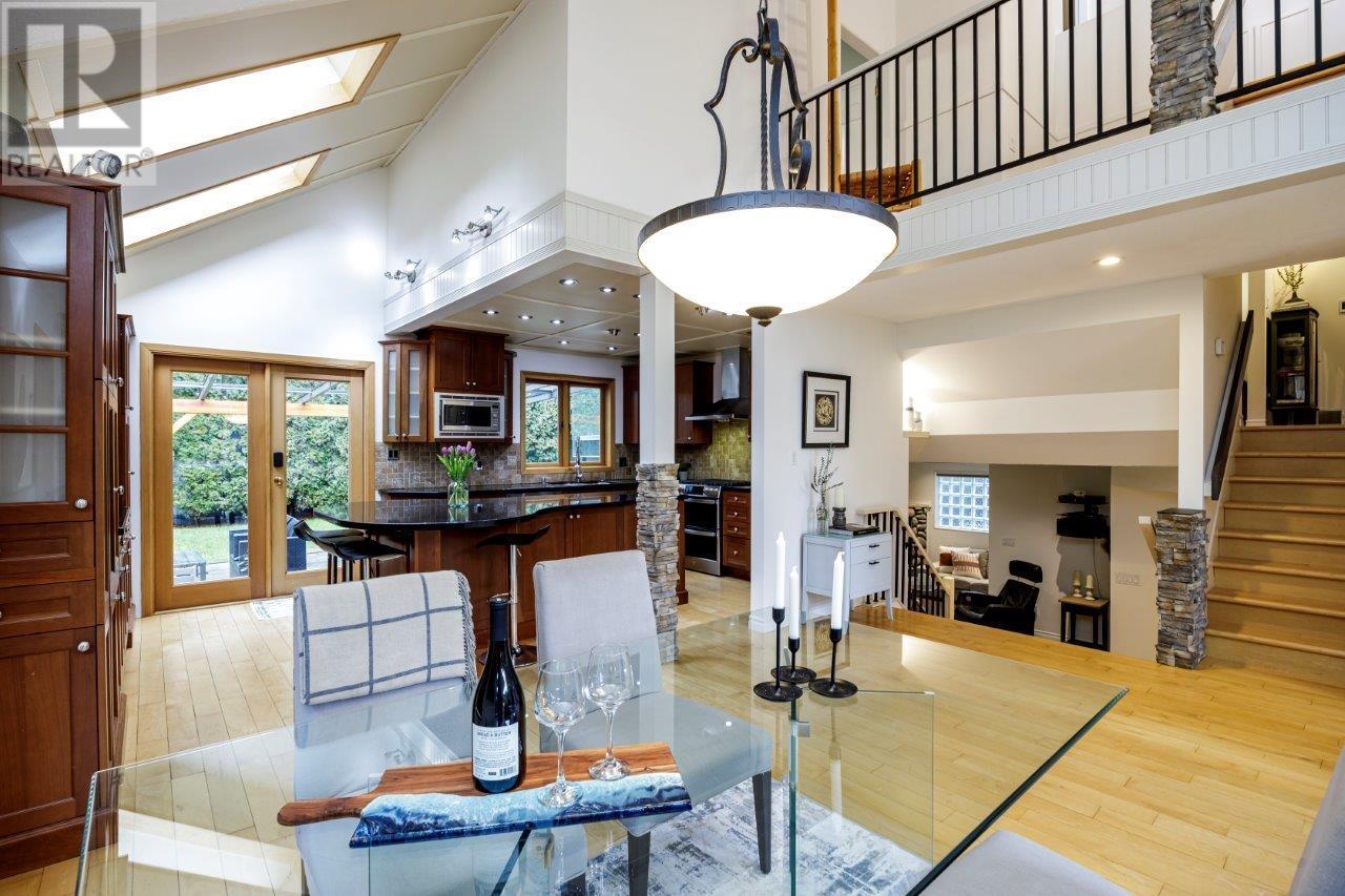 1611 Lockehaven Road, North Vancouver, British Columbia  V7G 2H3 - Photo 3 - R2968809