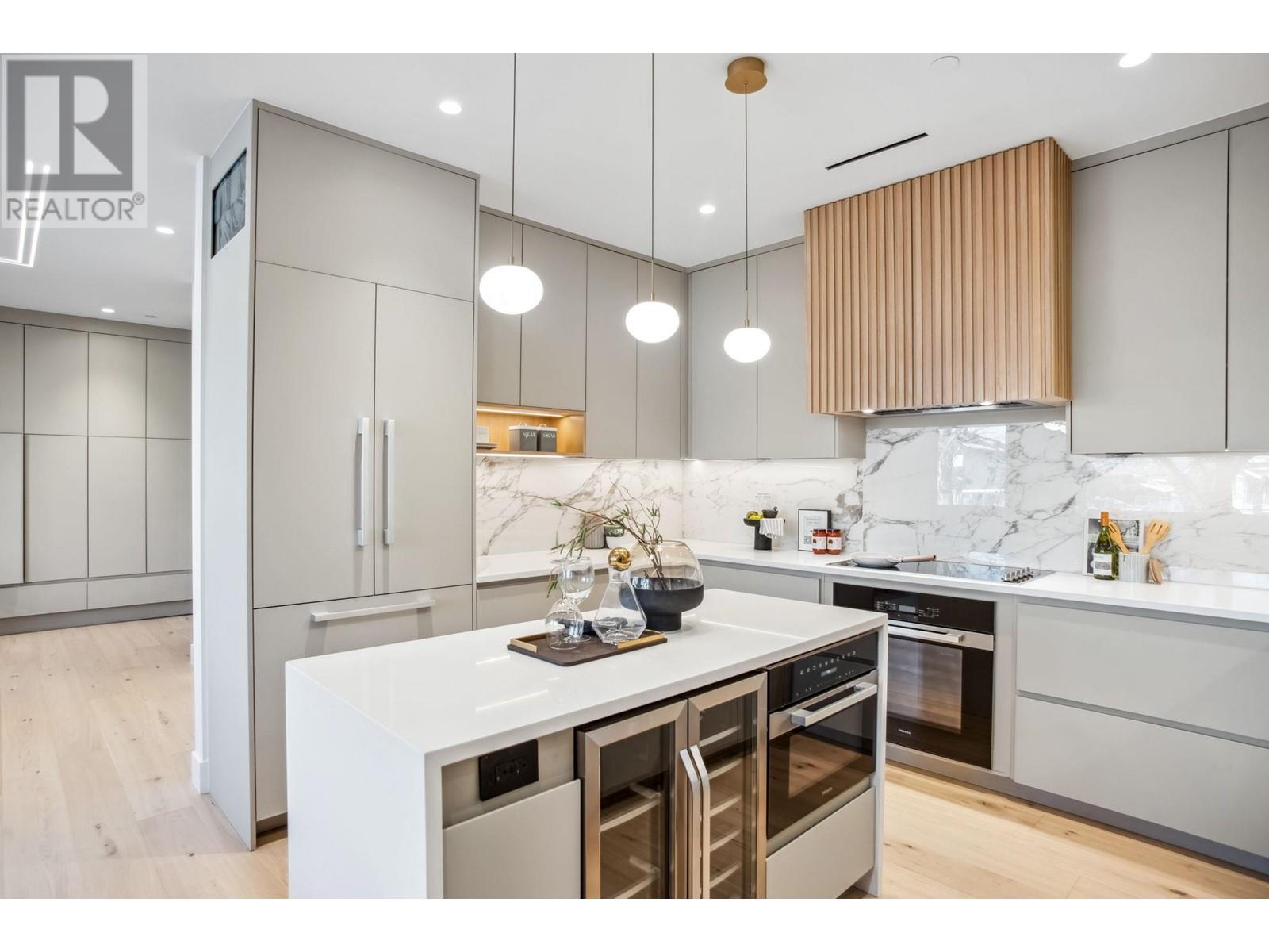 Listing Picture 15 of 40 : 2792 W 21ST AVENUE, Vancouver / 溫哥華 - 魯藝地產 Yvonne Lu Group - MLS Medallion Club Member
