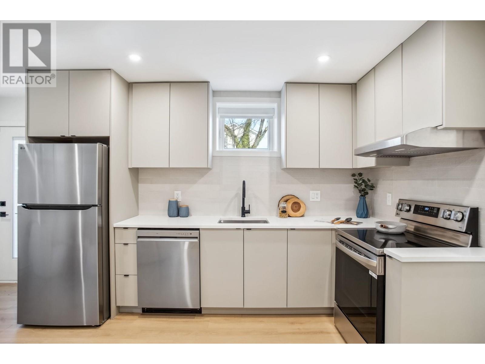 Listing Picture 32 of 40 : 2792 W 21ST AVENUE, Vancouver / 溫哥華 - 魯藝地產 Yvonne Lu Group - MLS Medallion Club Member