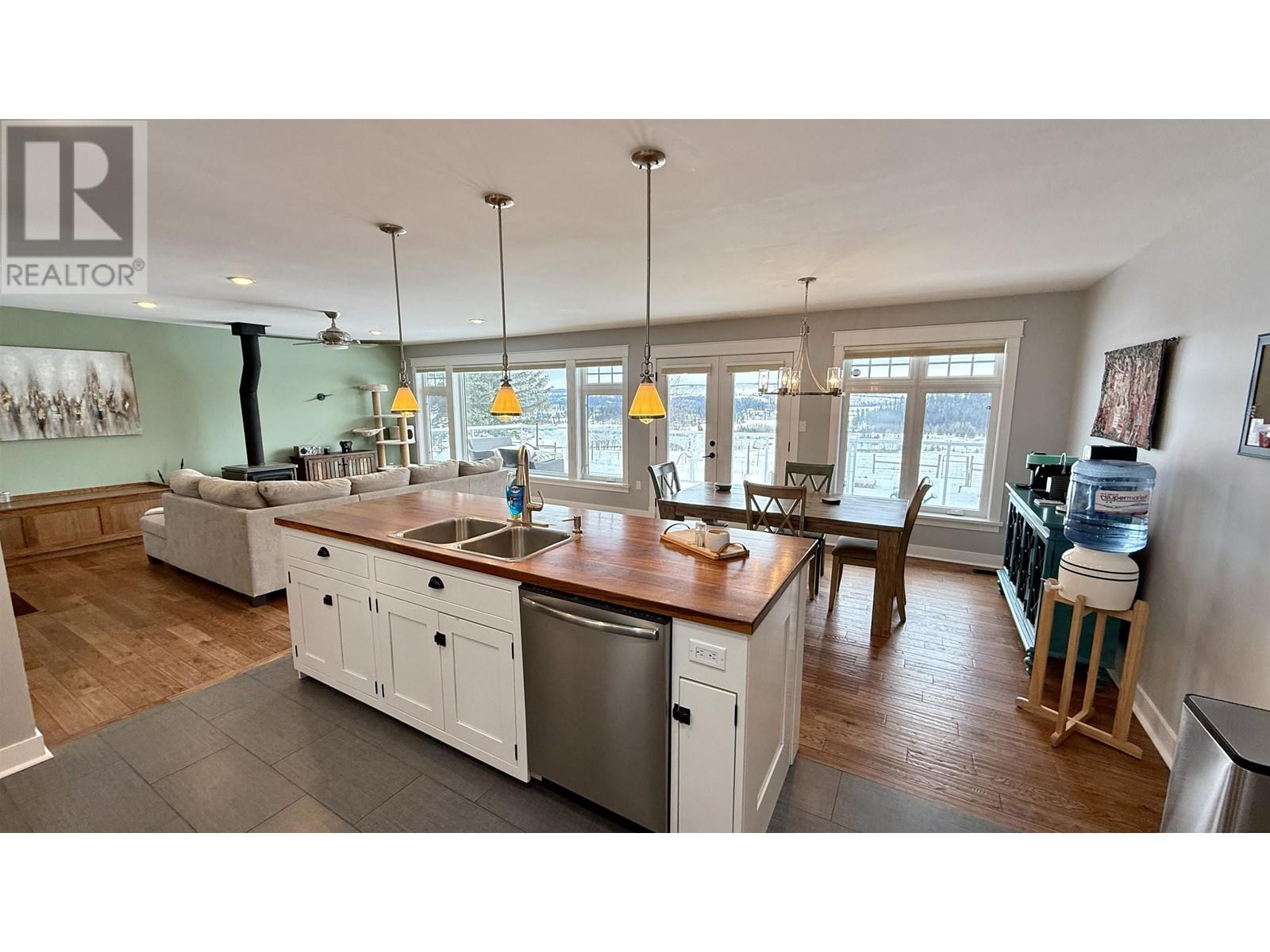 5450 Donsleequa Court, 108 Mile Ranch, British Columbia  V0K 2Z0 - Photo 8 - R2969179