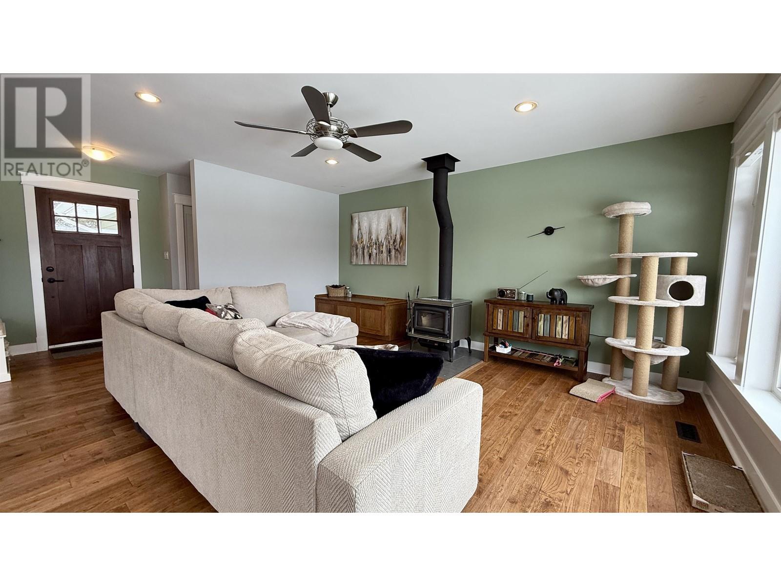 5450 Donsleequa Court, 108 Mile Ranch, British Columbia  V0K 2Z0 - Photo 11 - R2969179