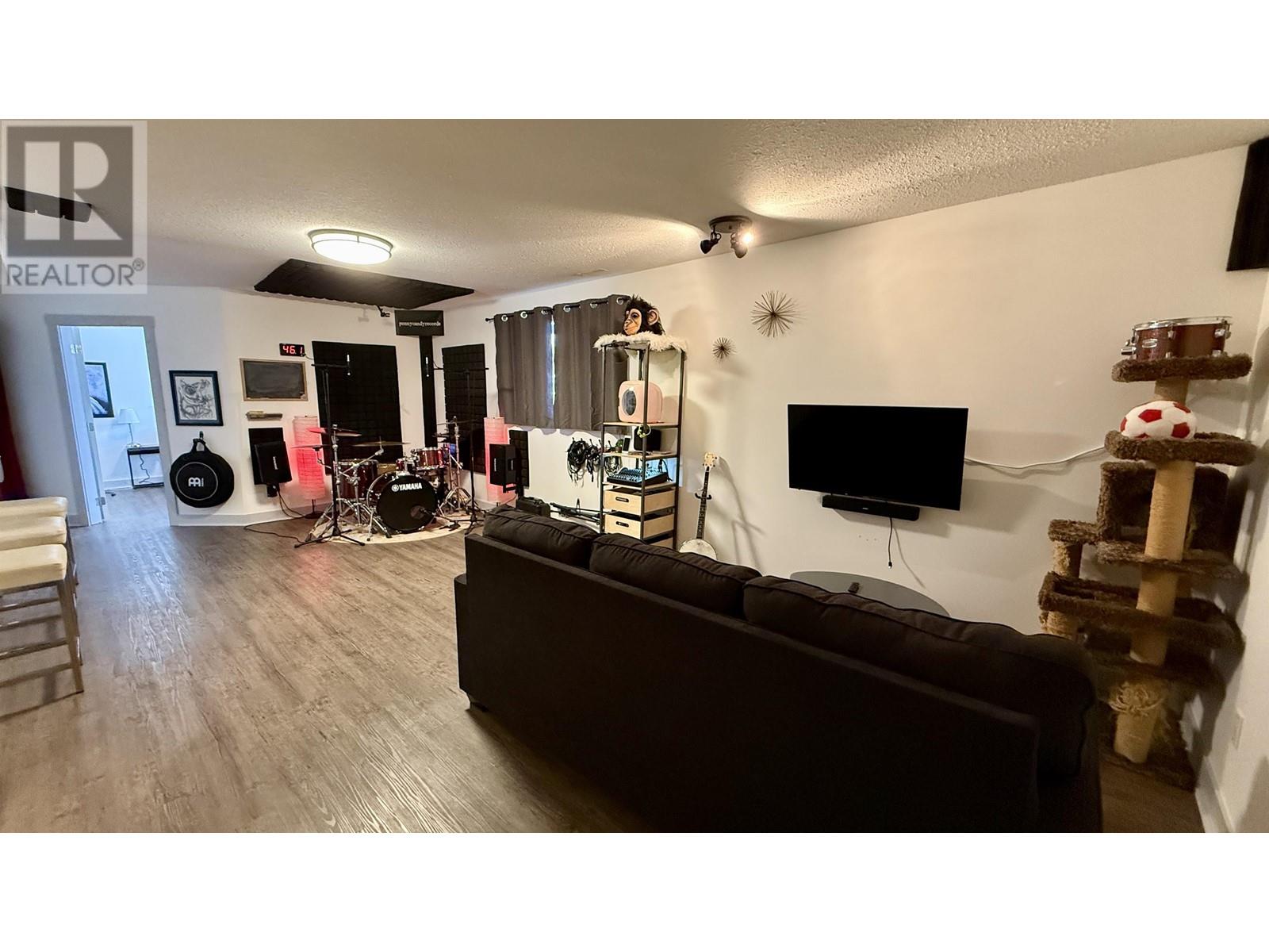 5450 Donsleequa Court, 108 Mile Ranch, British Columbia  V0K 2Z0 - Photo 32 - R2969179