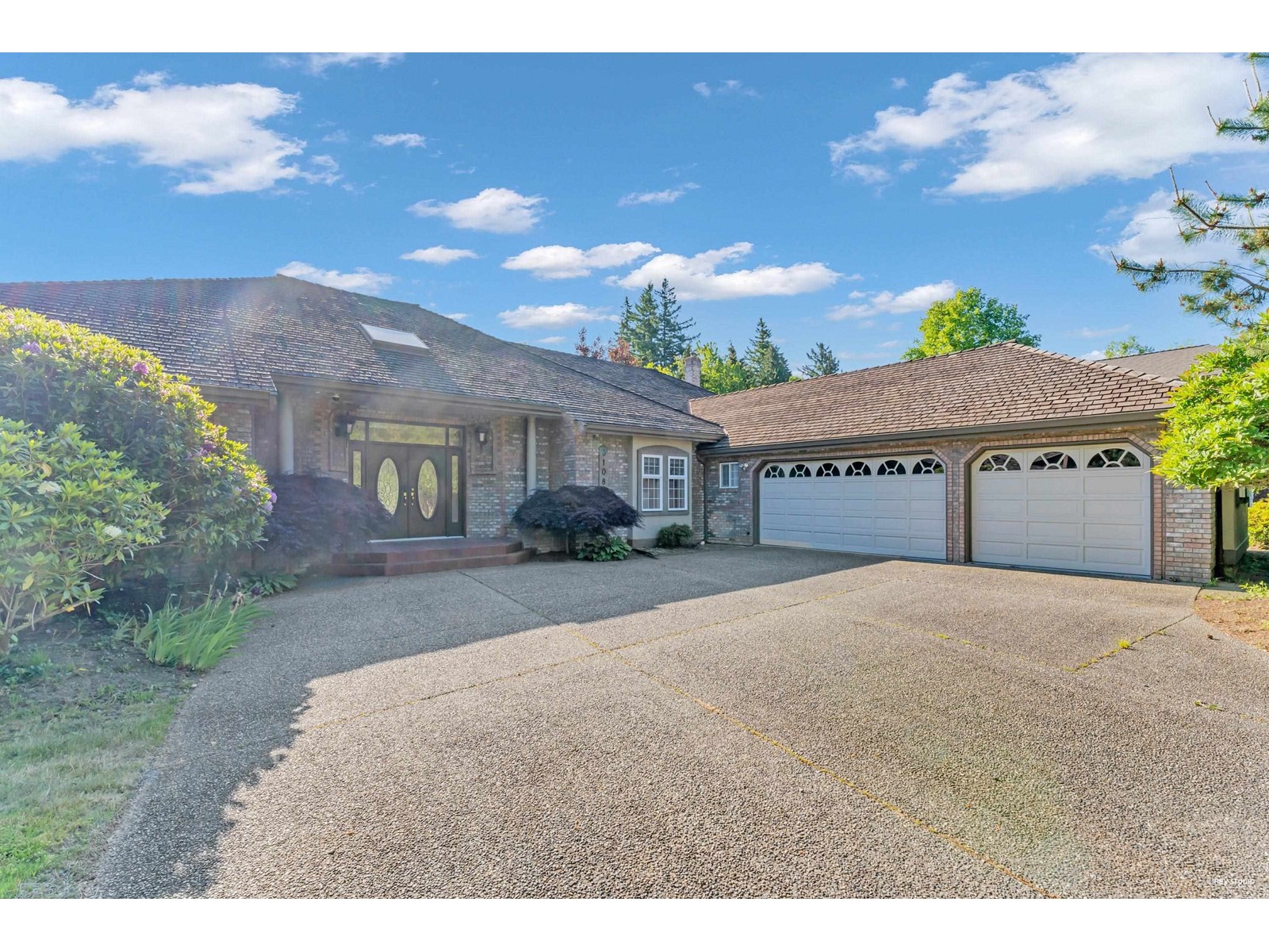 Property at 3108 141 STREET image 3
