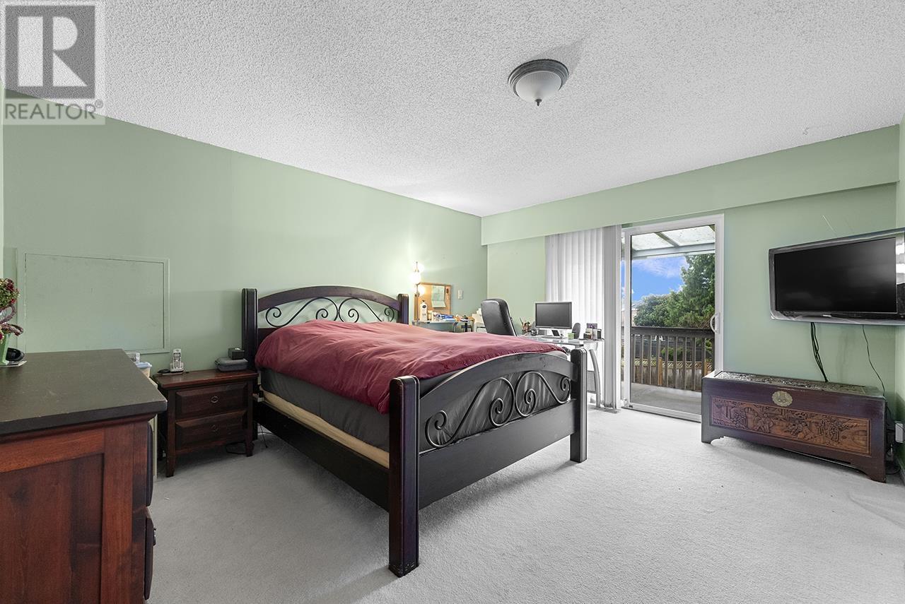 6671 Woodvale Crescent, Burnaby, British Columbia  V5B 2R6 - Photo 12 - R2971541