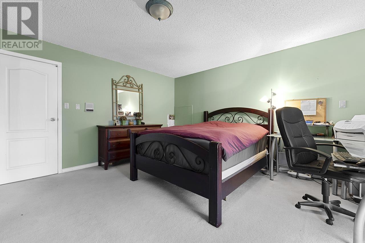 6671 Woodvale Crescent, Burnaby, British Columbia  V5B 2R6 - Photo 13 - R2971541