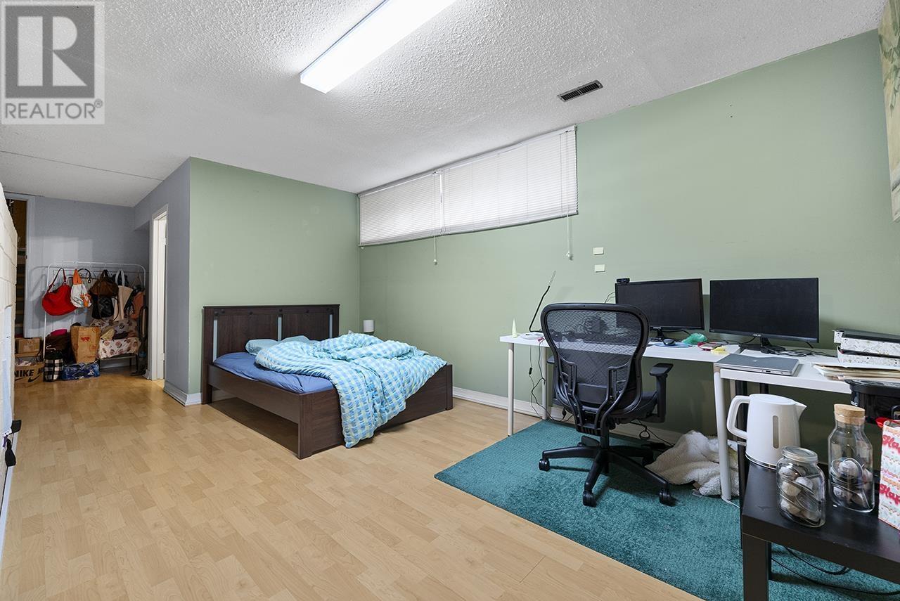 6671 Woodvale Crescent, Burnaby, British Columbia  V5B 2R6 - Photo 24 - R2971541