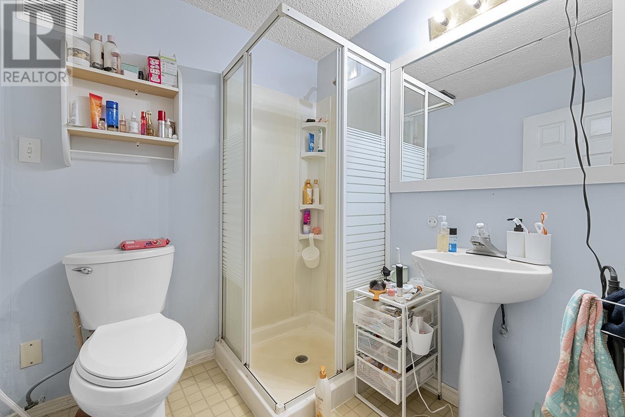 6671 Woodvale Crescent, Burnaby, British Columbia  V5B 2R6 - Photo 26 - R2971541
