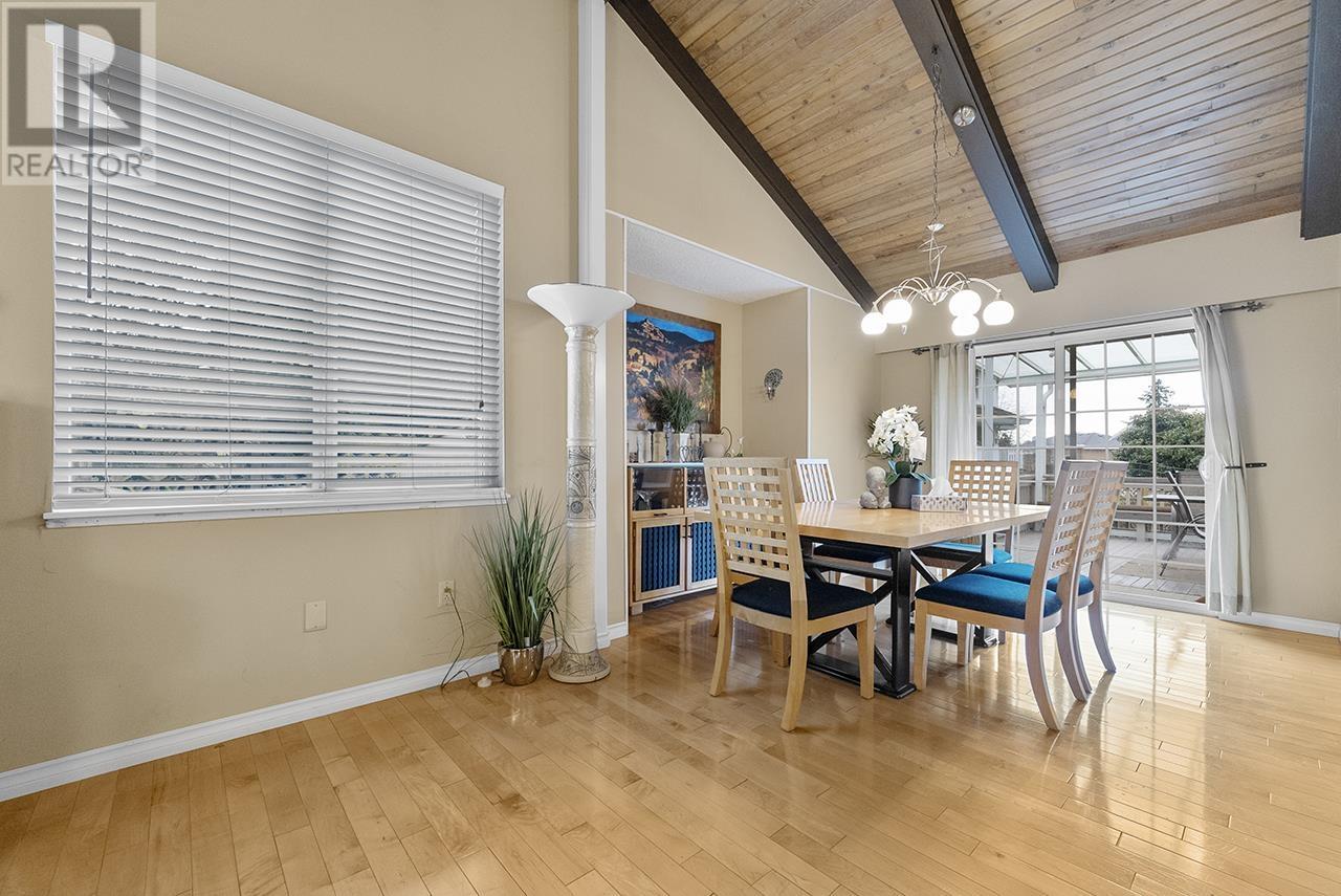 6671 Woodvale Crescent, Burnaby, British Columbia  V5B 2R6 - Photo 4 - R2971541