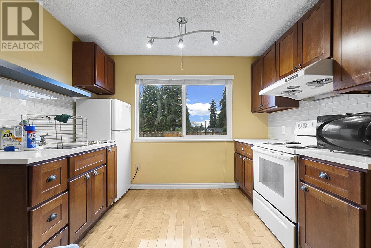 6671 Woodvale Crescent, Burnaby, British Columbia  V5B 2R6 - Photo 18 - R2971541