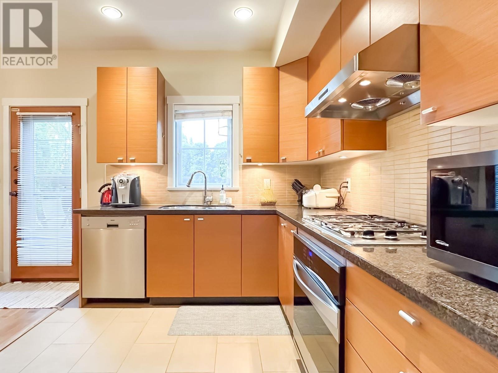 Listing Picture 13 of 34 : 6129 OAK STREET, Vancouver / 溫哥華 - 魯藝地產 Yvonne Lu Group - MLS Medallion Club Member