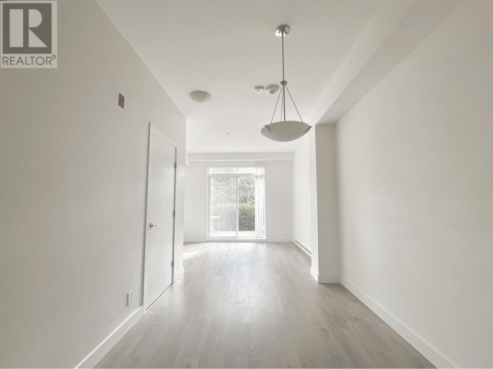 Listing Picture 4 of 19 : 116 7250 18TH AVENUE, Burnaby / 本拿比 - 魯藝地產 Yvonne Lu Group - MLS Medallion Club Member