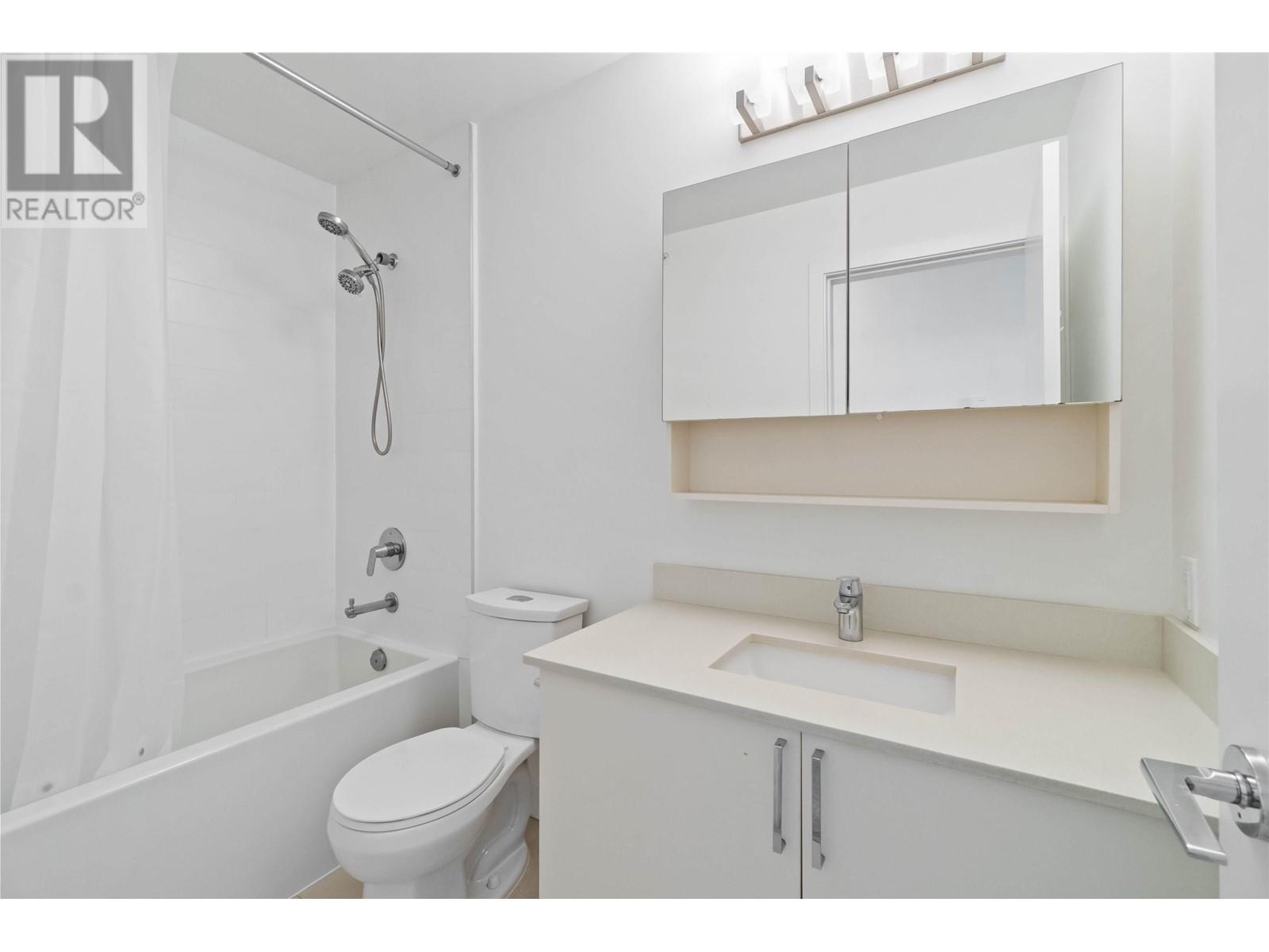 Listing Picture 12 of 19 : 116 7250 18TH AVENUE, Burnaby / 本拿比 - 魯藝地產 Yvonne Lu Group - MLS Medallion Club Member