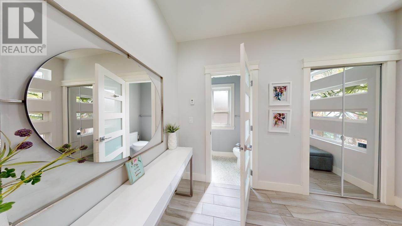 Listing Picture 12 of 39 : 3317 E 3RD AVENUE, Vancouver / 溫哥華 - 魯藝地產 Yvonne Lu Group - MLS Medallion Club Member