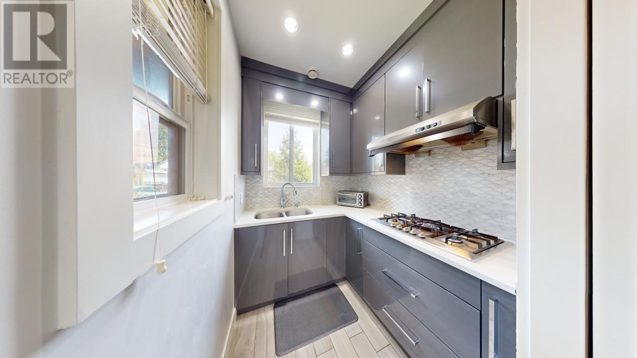 Listing Picture 16 of 39 : 3317 E 3RD AVENUE, Vancouver / 溫哥華 - 魯藝地產 Yvonne Lu Group - MLS Medallion Club Member