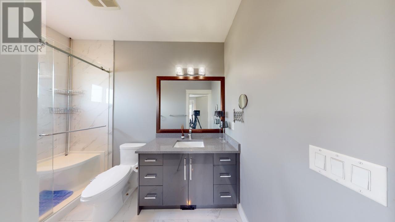 Listing Picture 30 of 39 : 3317 E 3RD AVENUE, Vancouver / 溫哥華 - 魯藝地產 Yvonne Lu Group - MLS Medallion Club Member