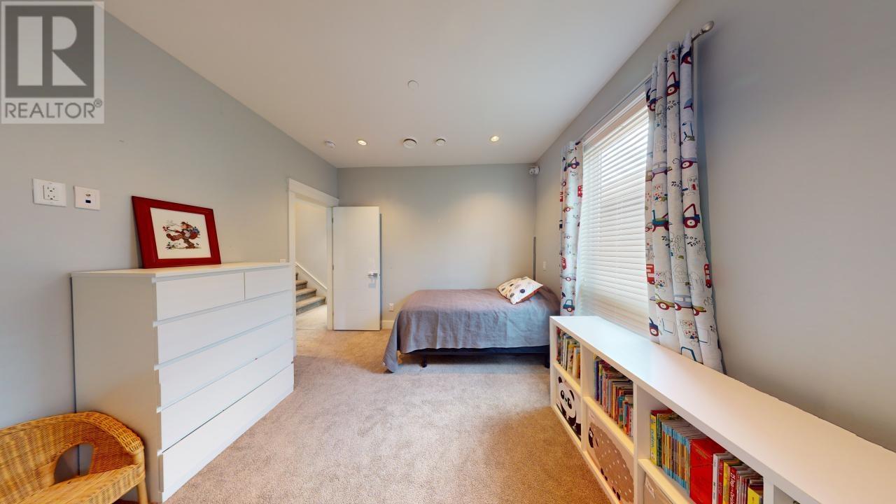 Listing Picture 25 of 39 : 3317 E 3RD AVENUE, Vancouver / 溫哥華 - 魯藝地產 Yvonne Lu Group - MLS Medallion Club Member