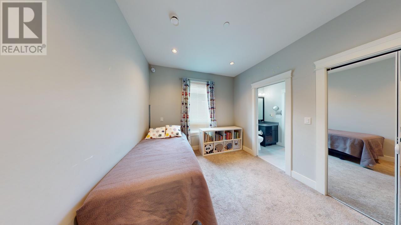 Listing Picture 24 of 39 : 3317 E 3RD AVENUE, Vancouver / 溫哥華 - 魯藝地產 Yvonne Lu Group - MLS Medallion Club Member