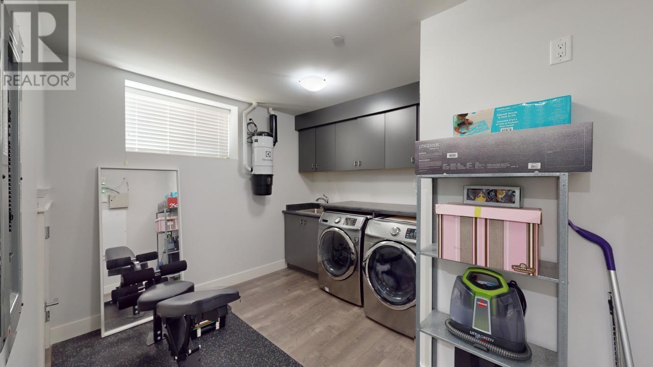 Listing Picture 31 of 39 : 3317 E 3RD AVENUE, Vancouver / 溫哥華 - 魯藝地產 Yvonne Lu Group - MLS Medallion Club Member