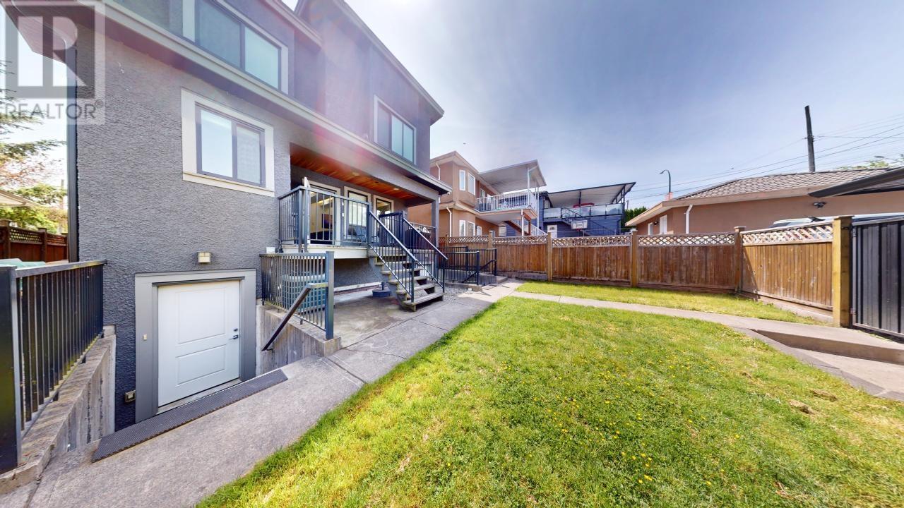 Listing Picture 9 of 39 : 3317 E 3RD AVENUE, Vancouver / 溫哥華 - 魯藝地產 Yvonne Lu Group - MLS Medallion Club Member