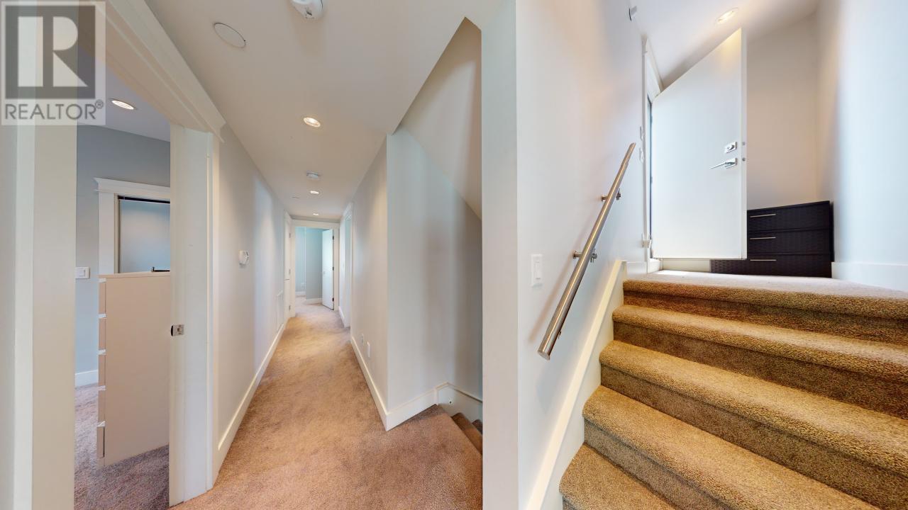 Listing Picture 19 of 39 : 3317 E 3RD AVENUE, Vancouver / 溫哥華 - 魯藝地產 Yvonne Lu Group - MLS Medallion Club Member